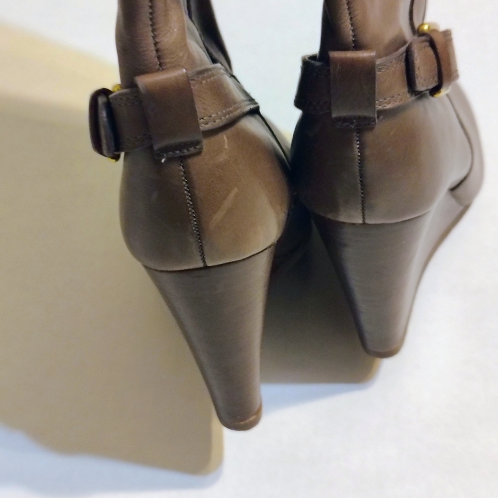 Coach "Dorthy" Tan Leather Wedge Boots Size 10B - Picture 6 of 16